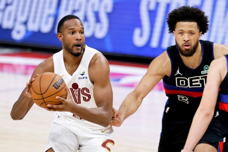 ayx-周二竞彩篮球强档:活塞悍将解禁复出 骑士米切尔继续缺席